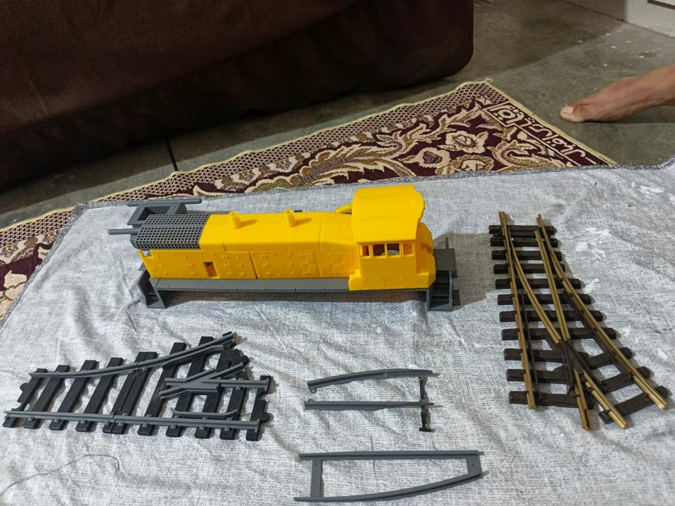 3D printed G-scale model train and track pieces made in Islamabad